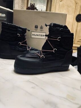 Hunter Black Quilted Lace-Up Winter Boots